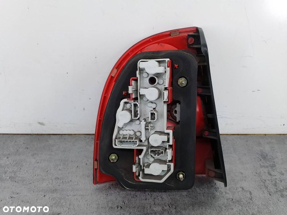 LAMPA TYLNA PRAWA VW PASSAT B5 FL 3B5945096AE SEDAN - 3