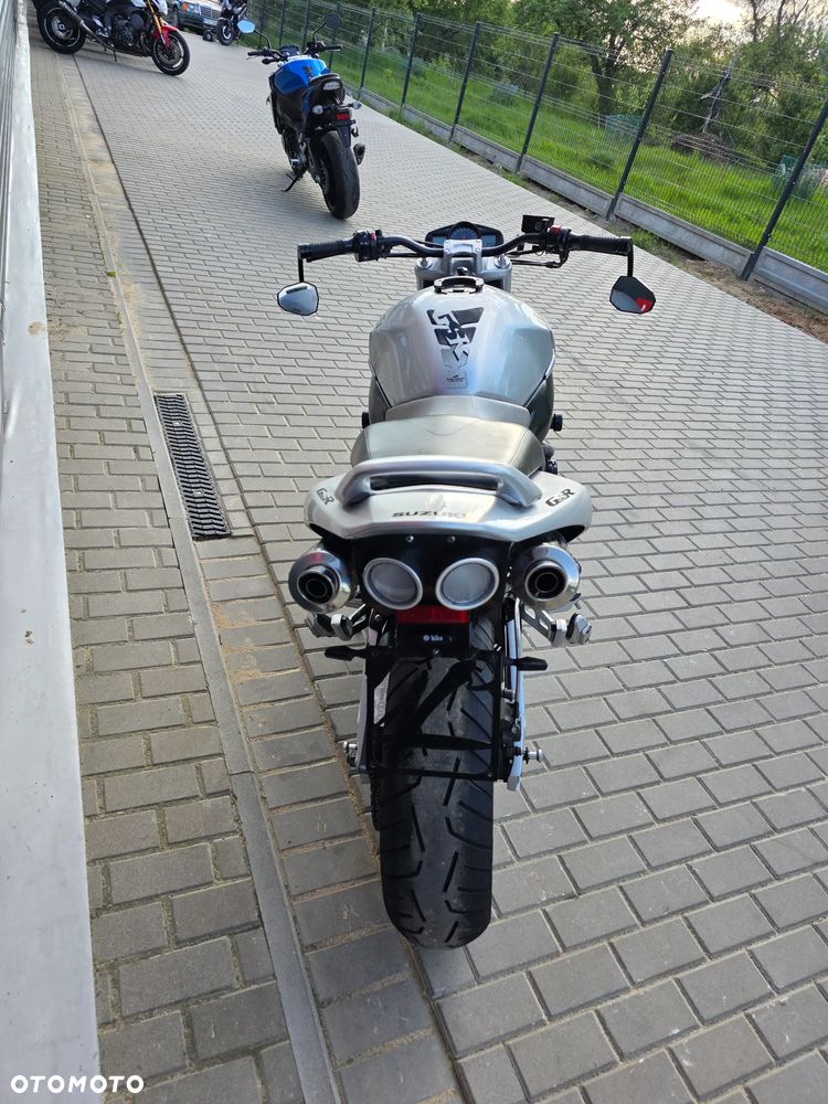 Suzuki GSR - 29