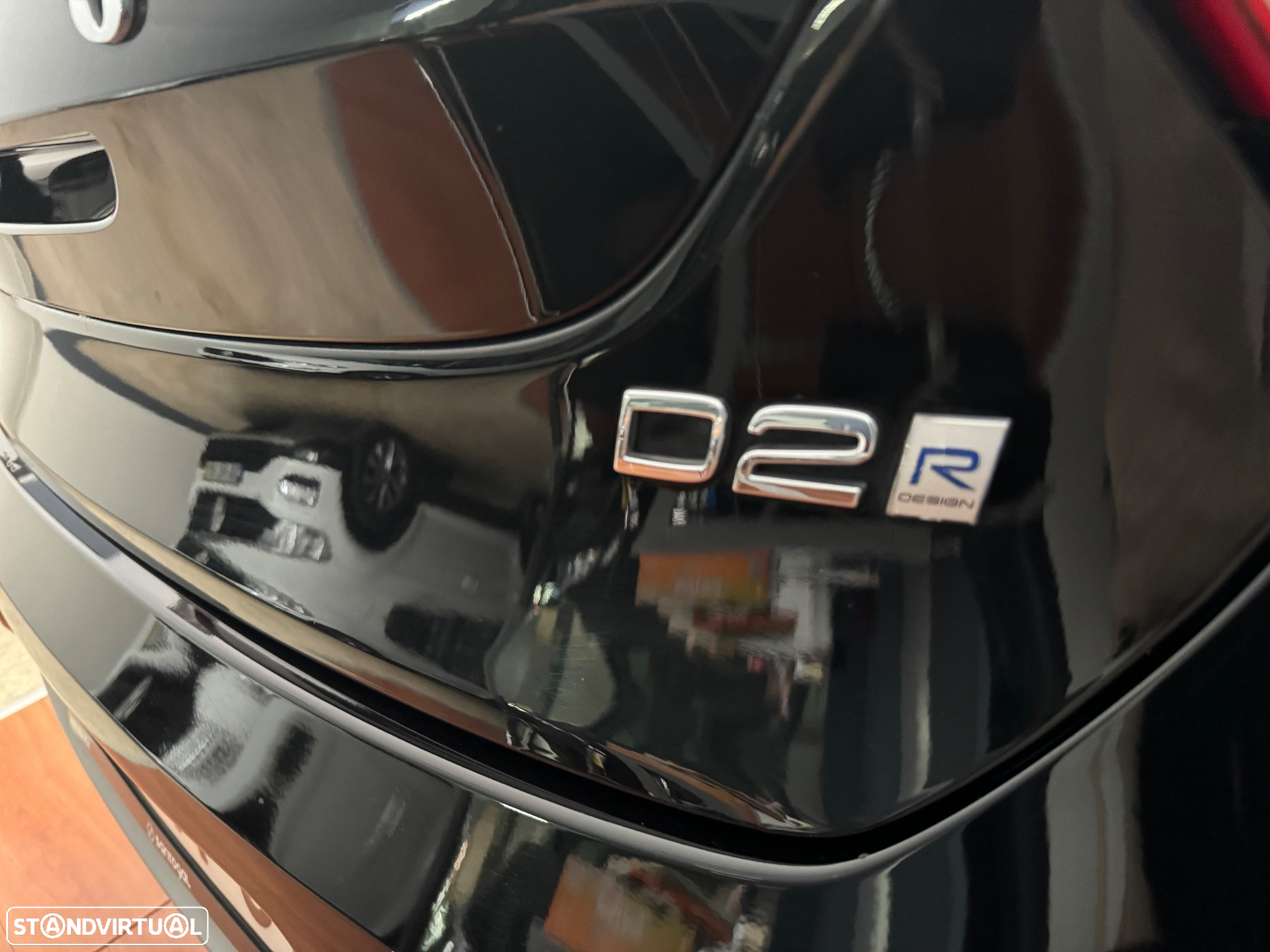 Volvo V40 2.0 D2 R-Design - 3