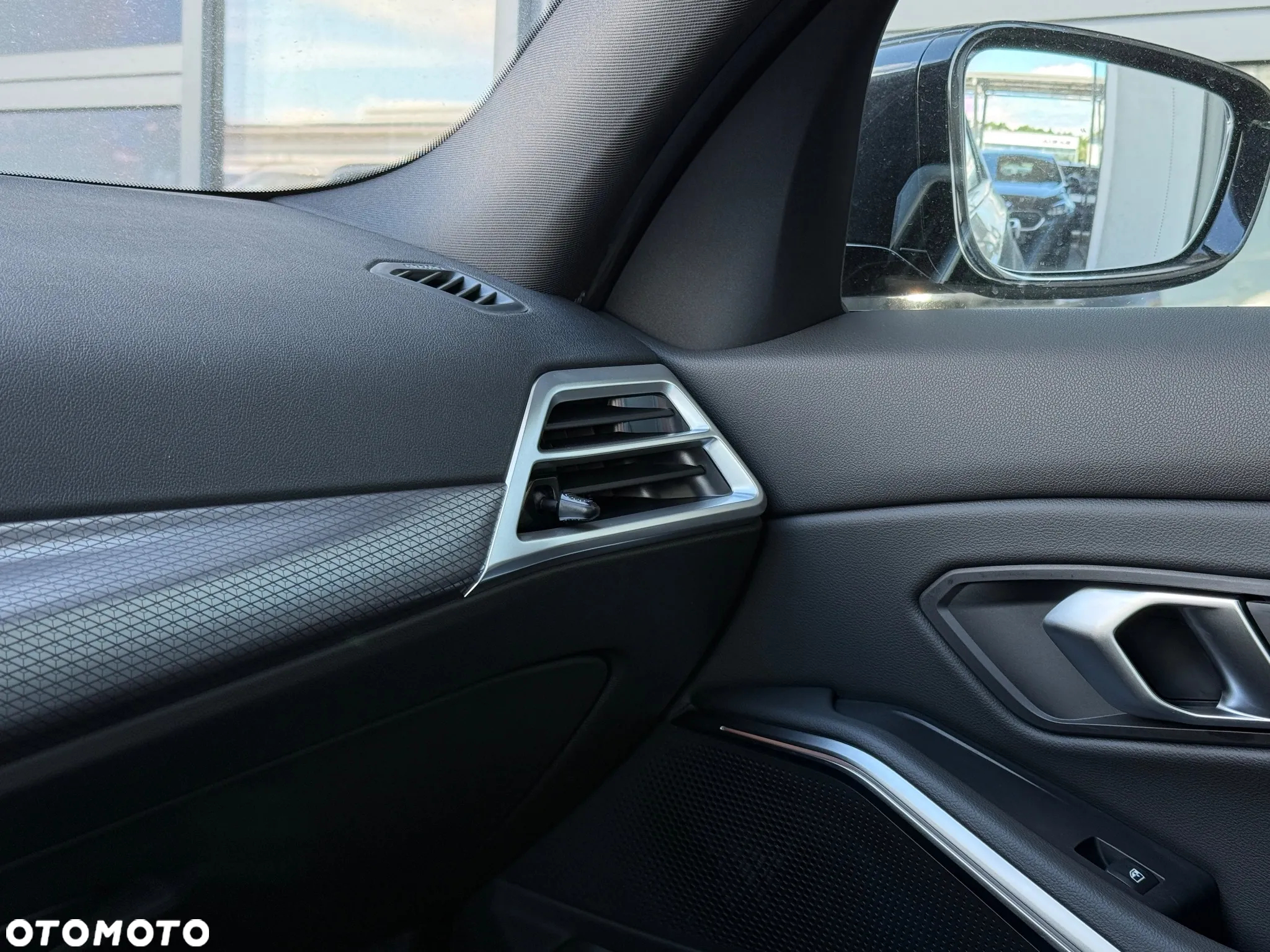 BMW Seria 3 318i M Sport - 24