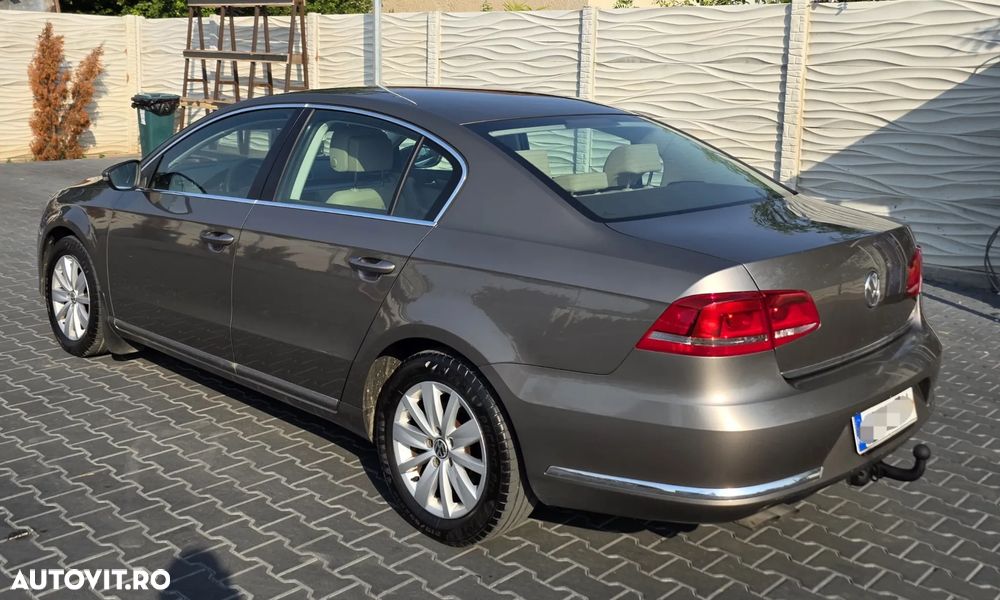 Volkswagen Passat - 4