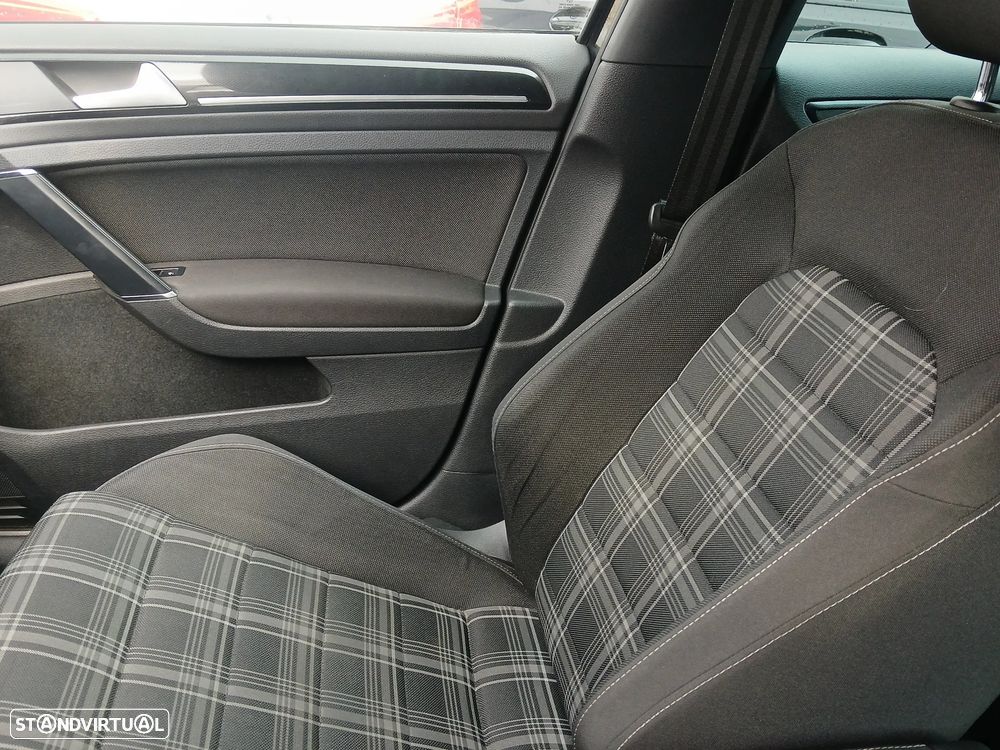 VW Golf 2.0 TDi GTD DSG - 21