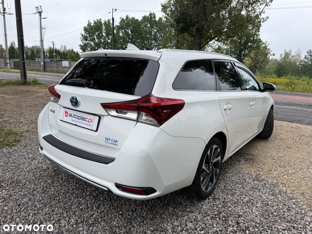 Toyota Auris Hybrid 135 Premium - 4
