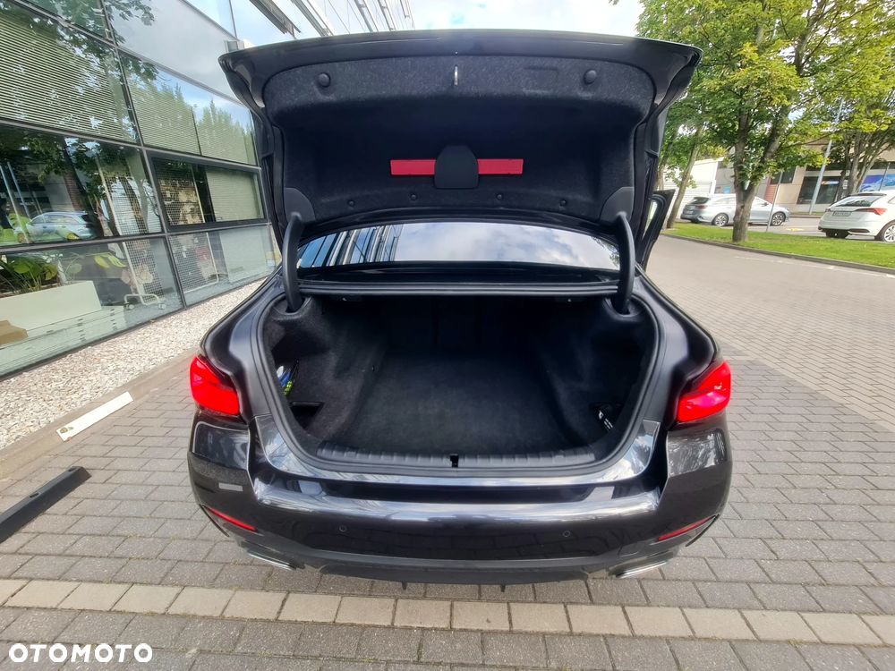 BMW Seria 5 520d xDrive M Sport sport - 9