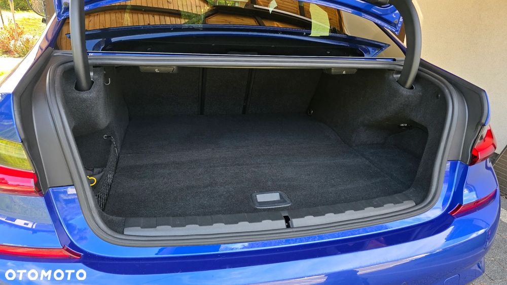 BMW Seria 3 330e xDrive M Sport sport - 32