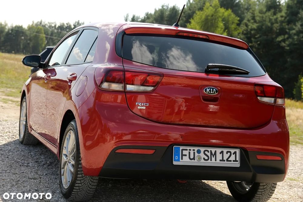 Kia Rio 1.4 L - 6