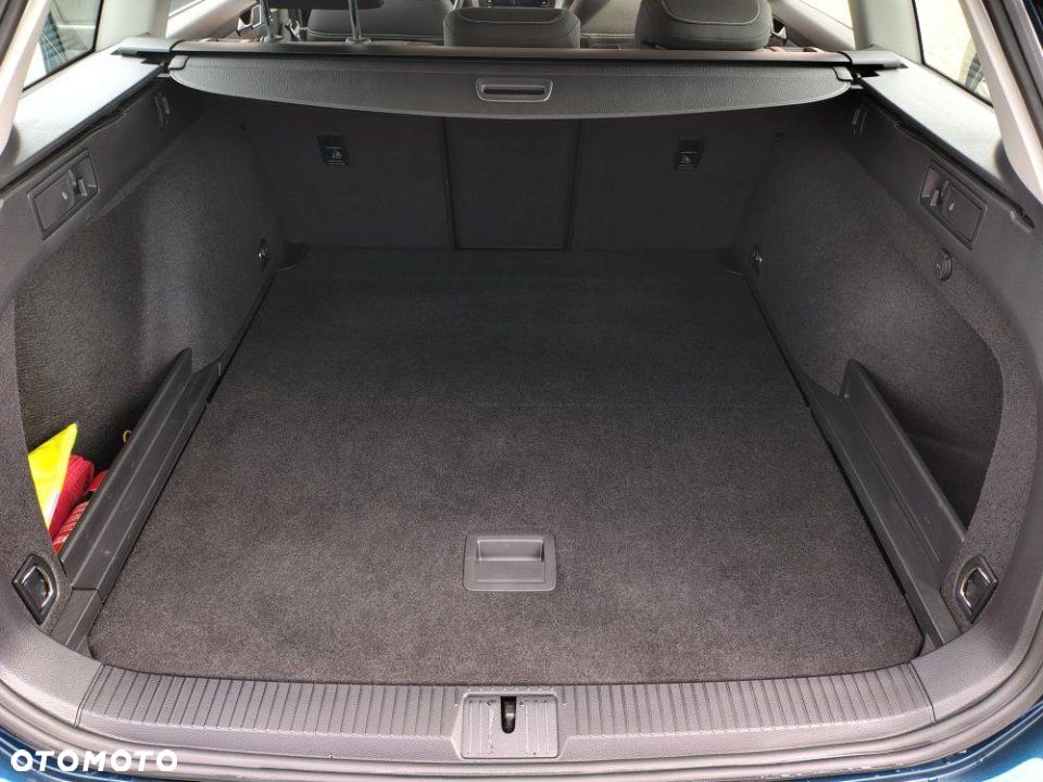 Volkswagen Passat - 12