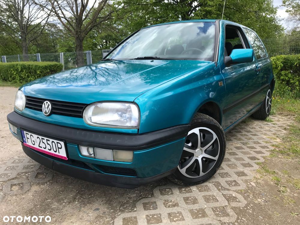Volkswagen Golf - 1