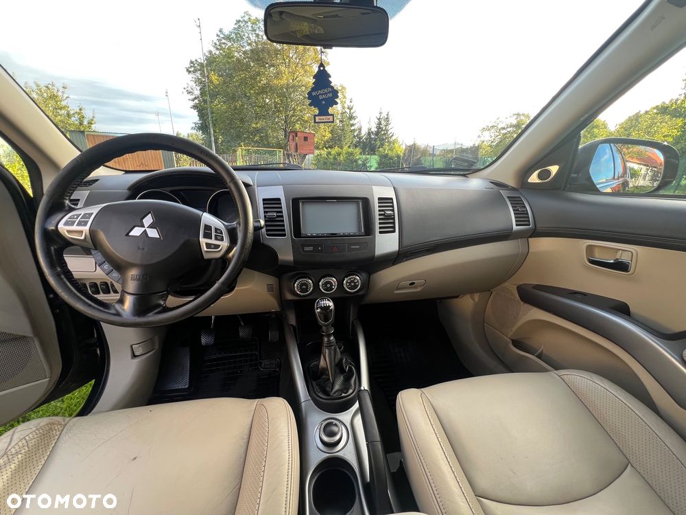 Mitsubishi Outlander 2.0 DID Instyle NAVI - 7