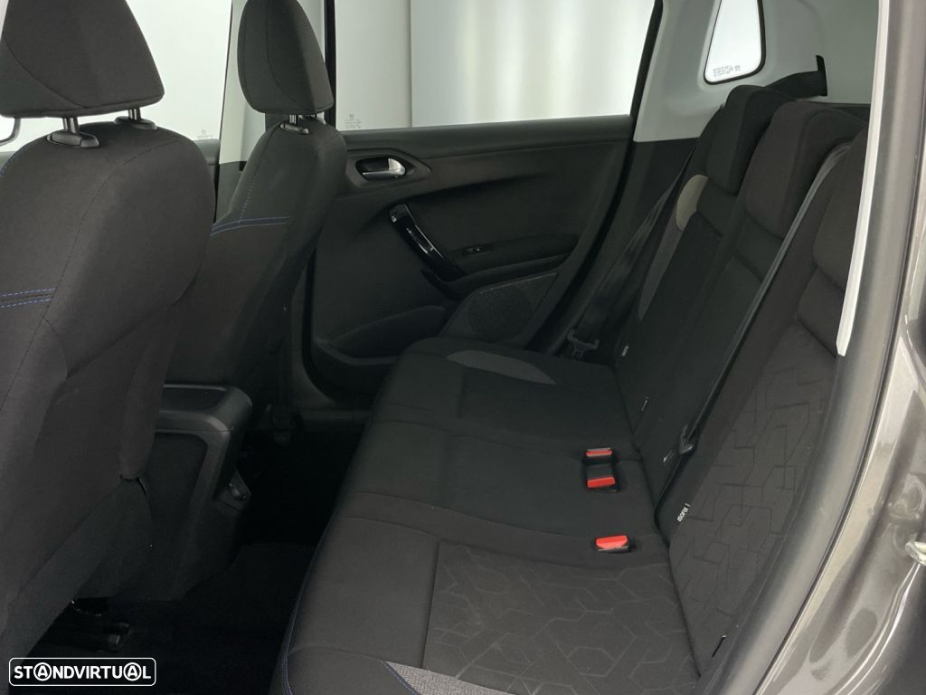 Peugeot 2008 1.5 BlueHDi Signature - 12