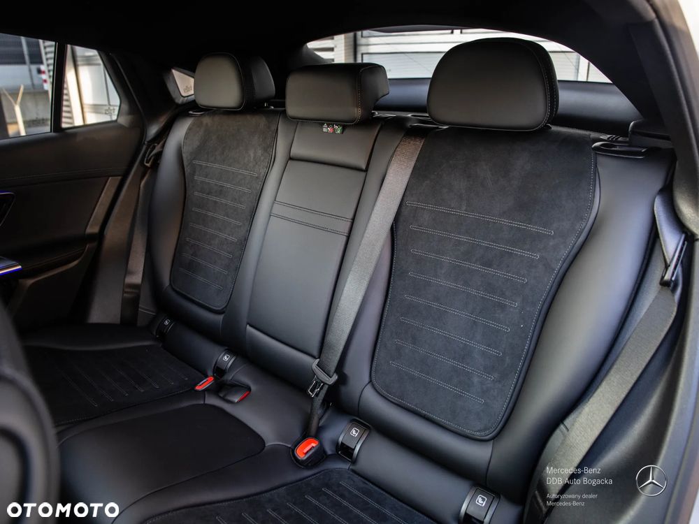 Mercedes-Benz GLC 300 e PHEV 4-Matic AMG Line - 12