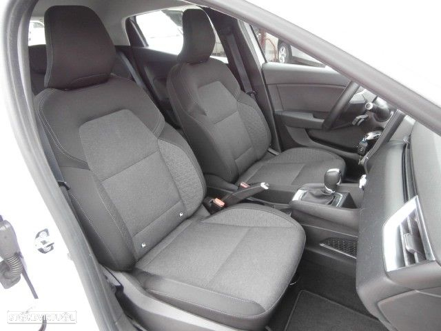 Renault Clio 1.6 E-Tech Full Hybrid Techno - 30