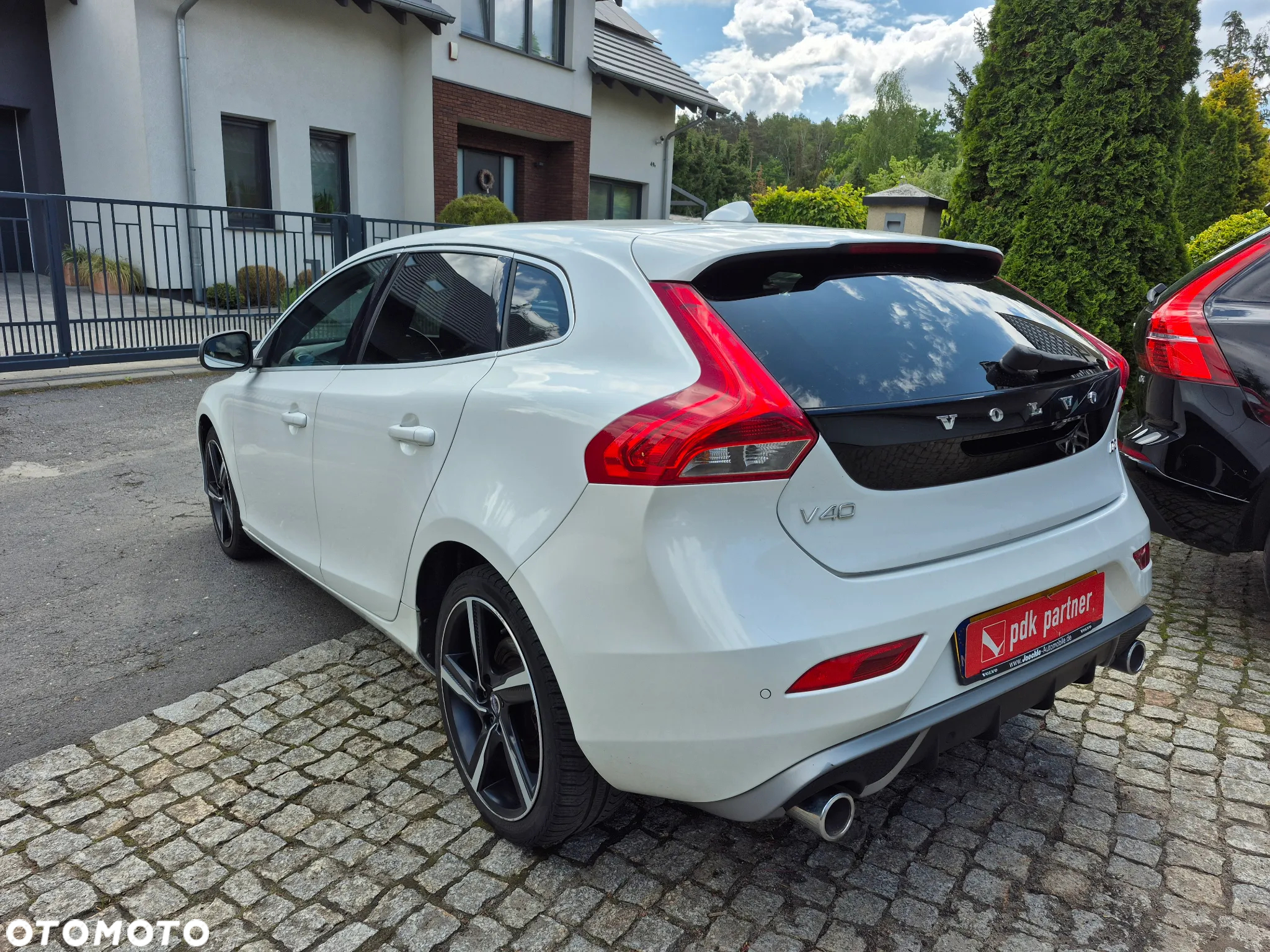 Volvo V40 D2 Drive-E R-Design Momentum - 8