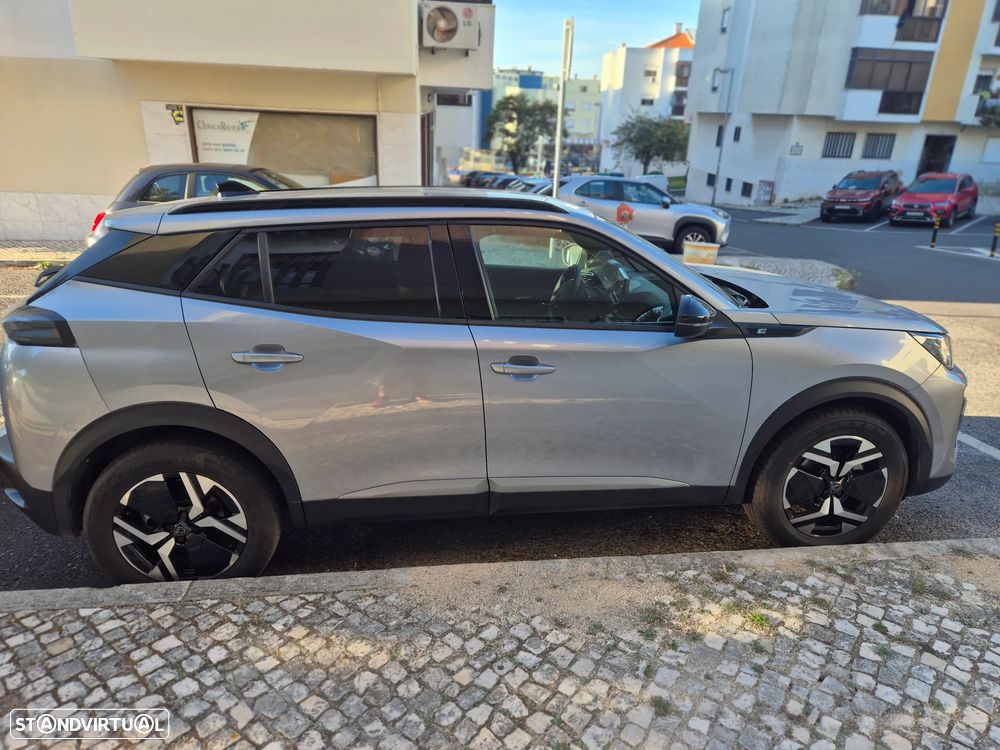 Peugeot e-2008 Allure - 4