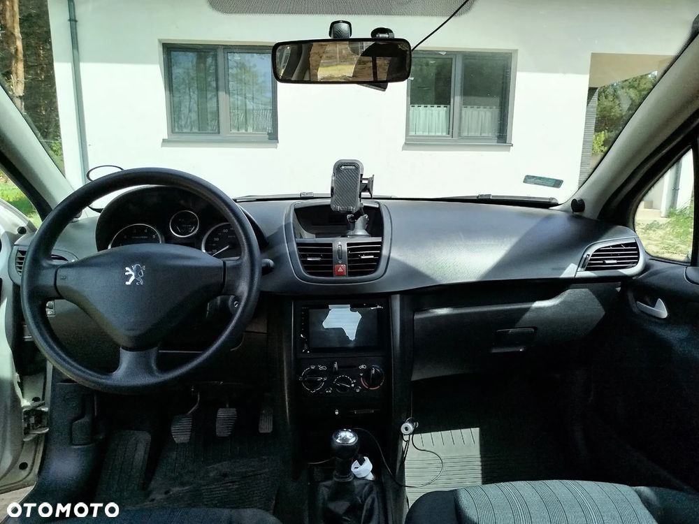 Peugeot 207 1.4 16V Trendy - 11