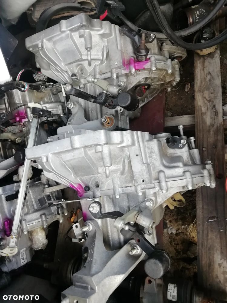 Mazda 3 BP 2019- części Mazda 2  2014- 22 DJ DL  części zderzak - 21