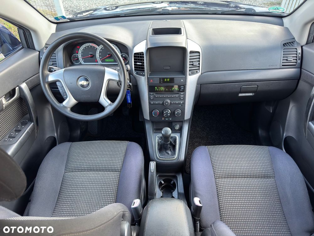 Chevrolet Captiva 2.4 LS 5os - 23