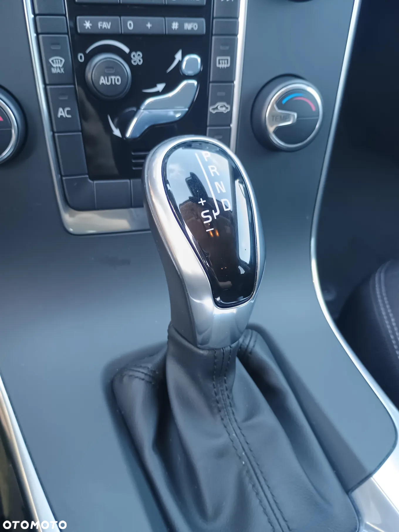 Volvo V60 D2 Drive-E Dynamic Edition (Kinetic) - 16