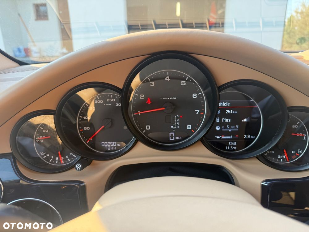 Porsche Panamera 4 PDK Platinum Edition - 23