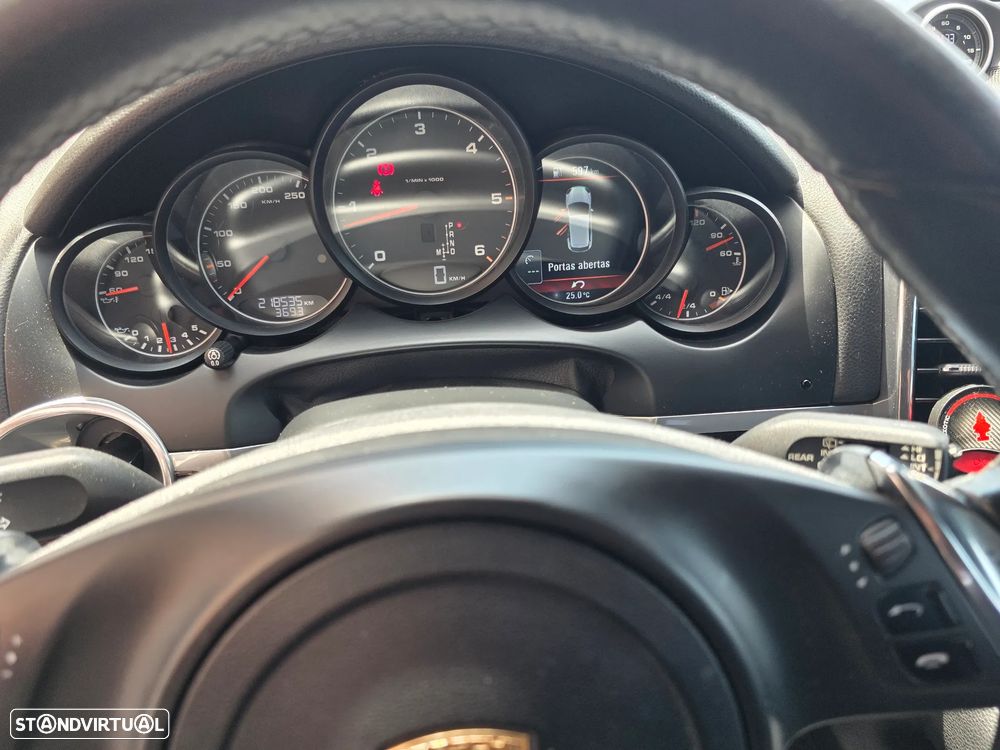 Porsche Cayenne Tiptronic S - 8