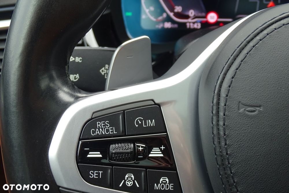 BMW Seria 5 530e xDrive M Sport sport - 33