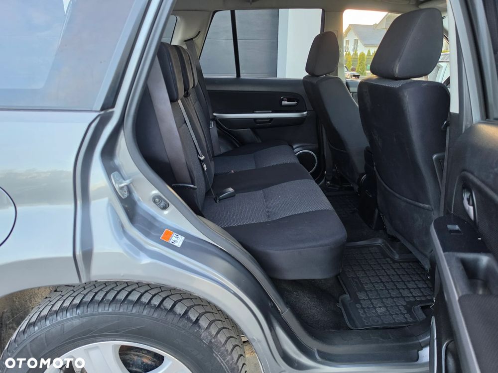 Suzuki Grand Vitara 2.0 - 23