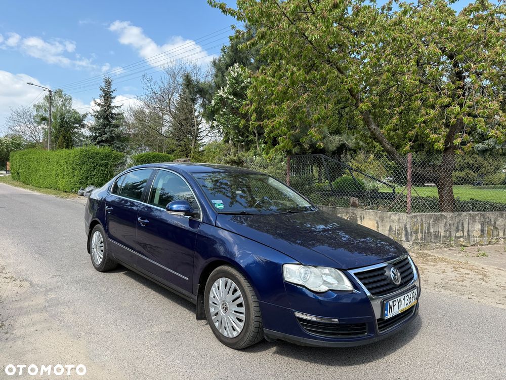 Volkswagen Passat 1.9 TDI DPF BlueMotion - 1