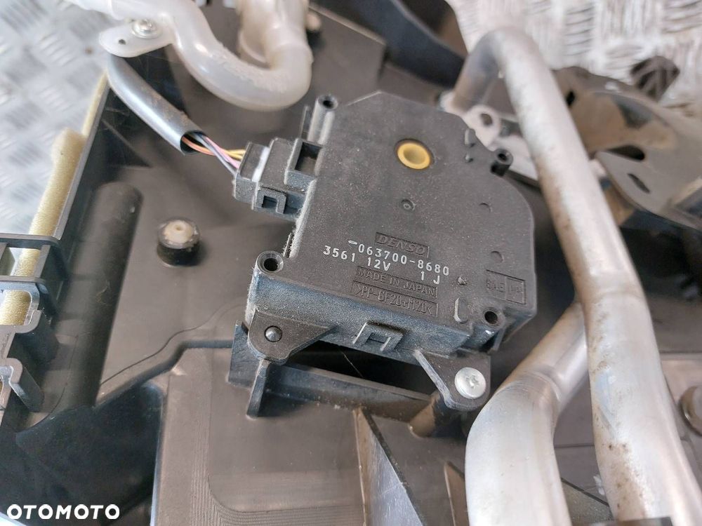 OBUDOWA NAGRZEWNICY TOYOTA AVENSIS T25 LIFT (BEZ SILNICZKÓW) - 7