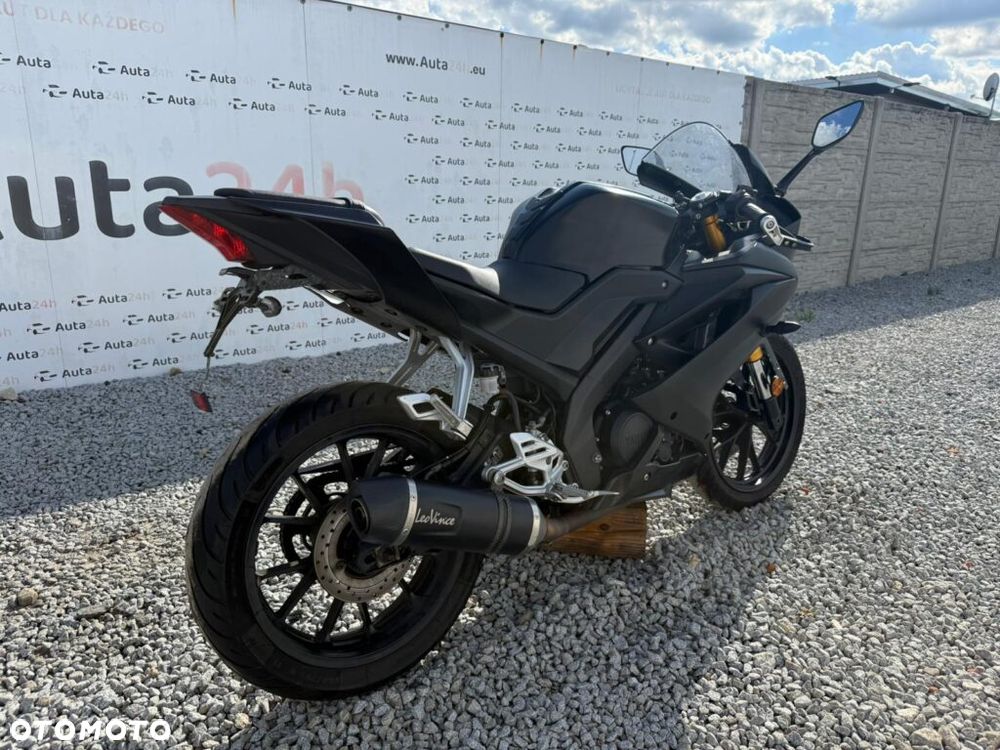 Yamaha YZF - 8