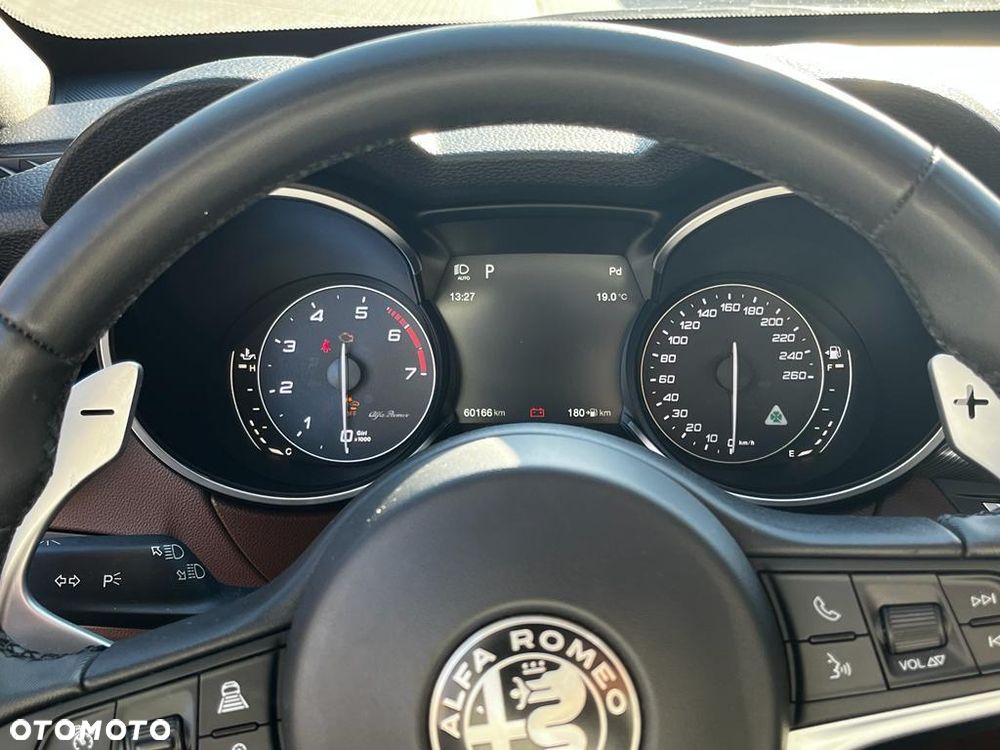Alfa Romeo Stelvio 2.0 Turbo 16V AT8-Q4 Ti - 23