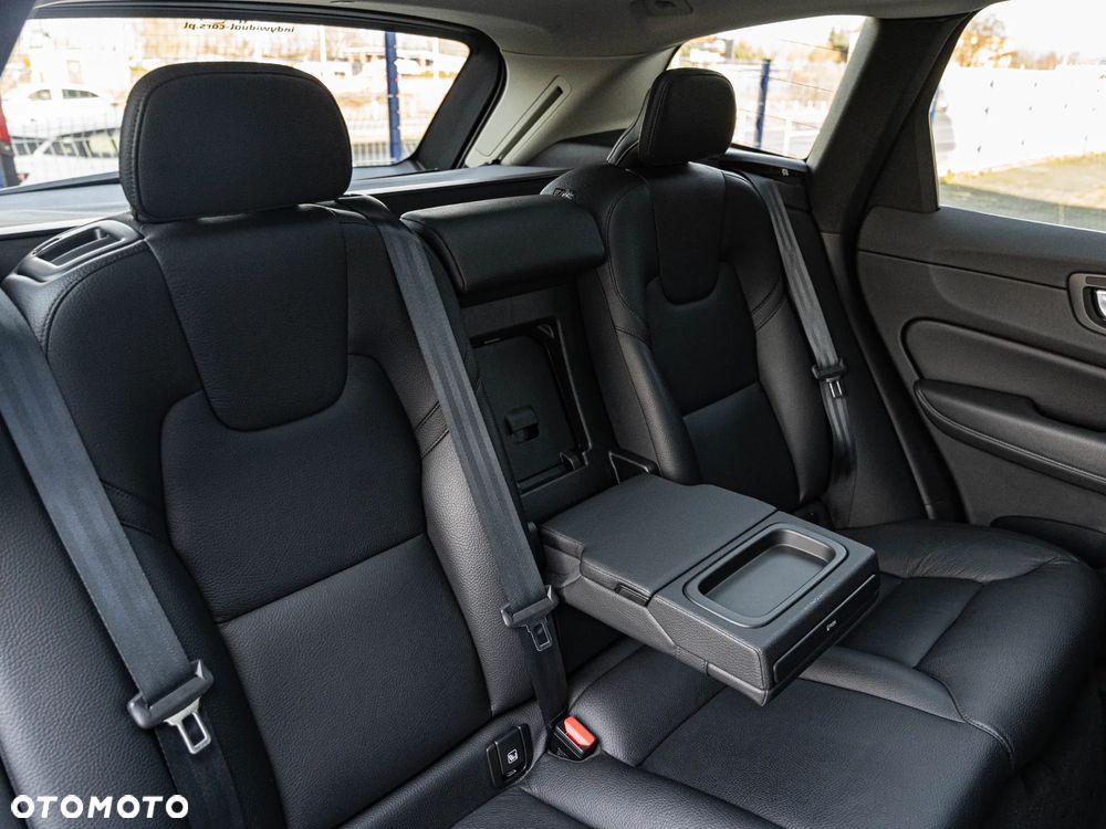 Volvo XC 60 B4 D Geartronic Momentum Pro - 26