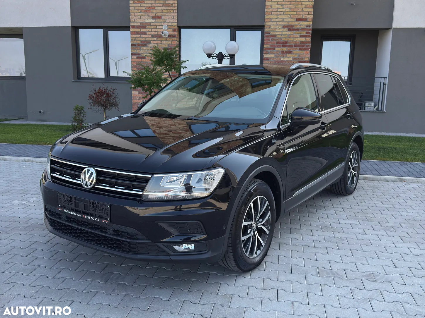Volkswagen Tiguan - 2