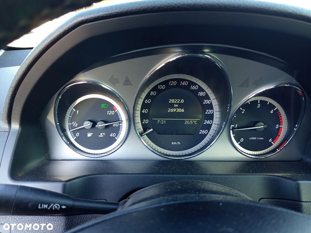 Mercedes-Benz Klasa C 200 CDI DPF (BlueEFFICIENCY) Avantgarde - 16