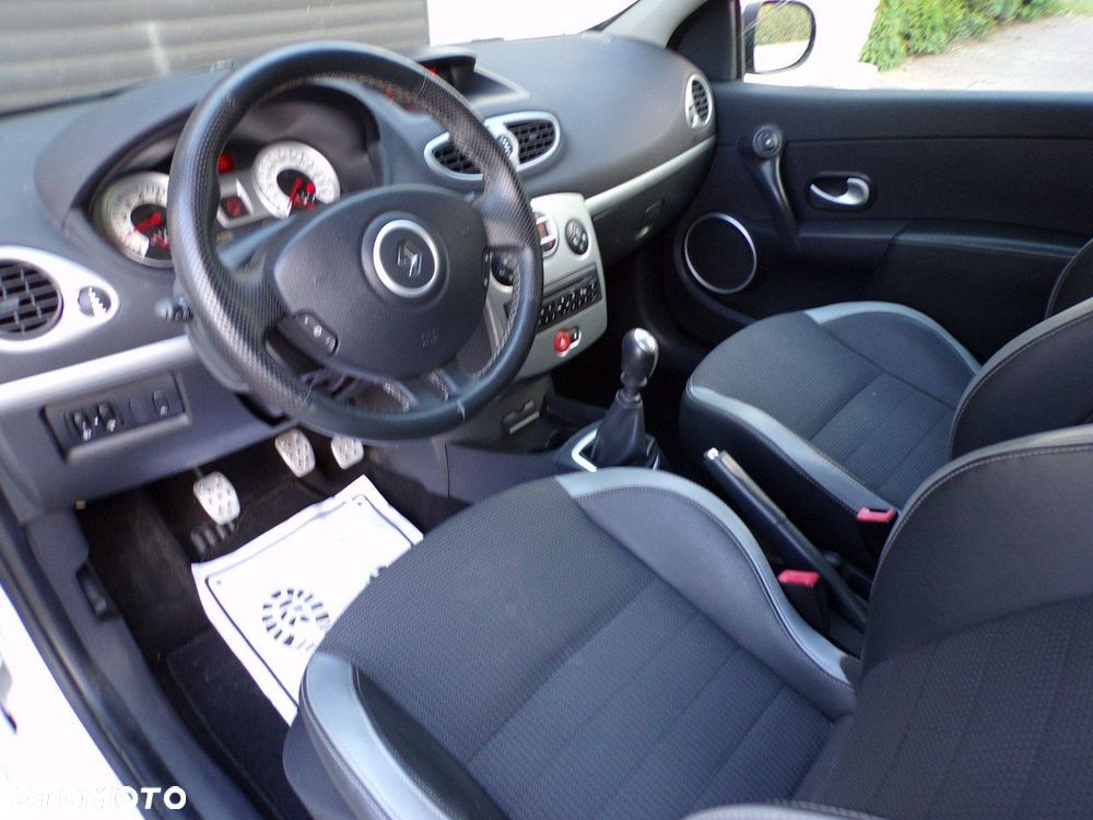 Renault Clio - 25
