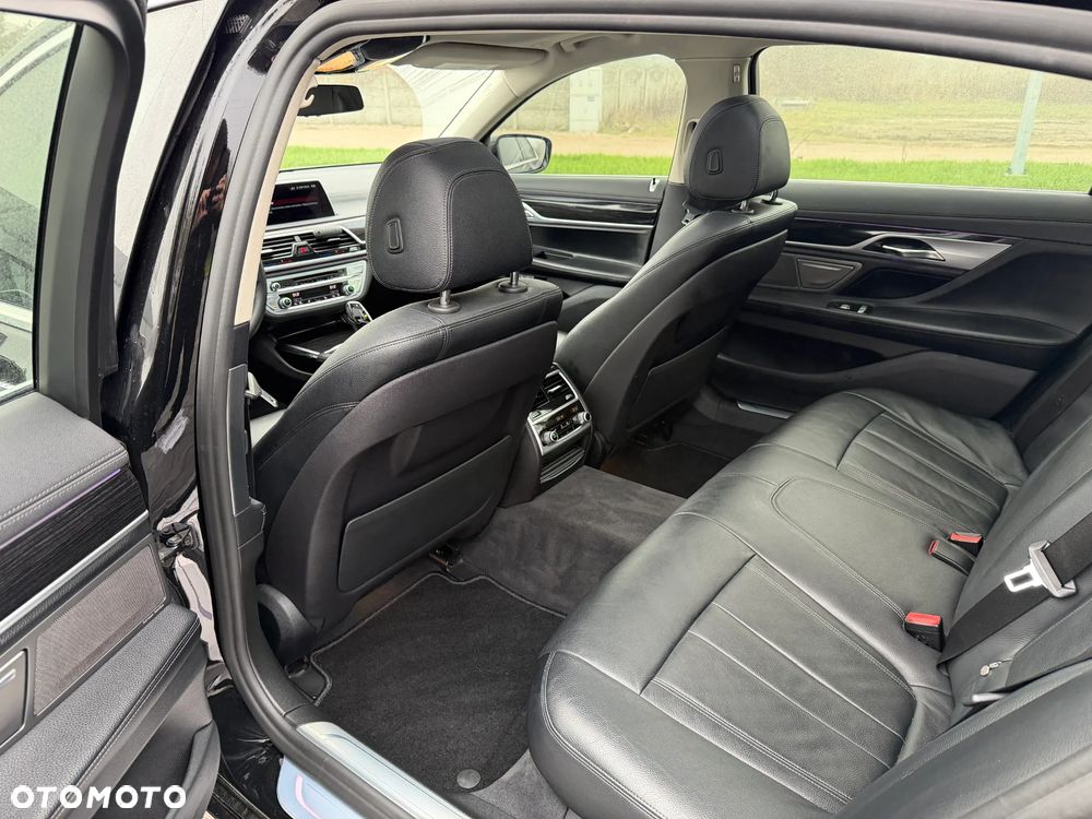BMW Seria 7 740Li - 15