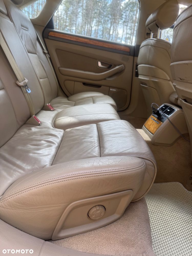 Audi A8 4.2 Quattro - 8