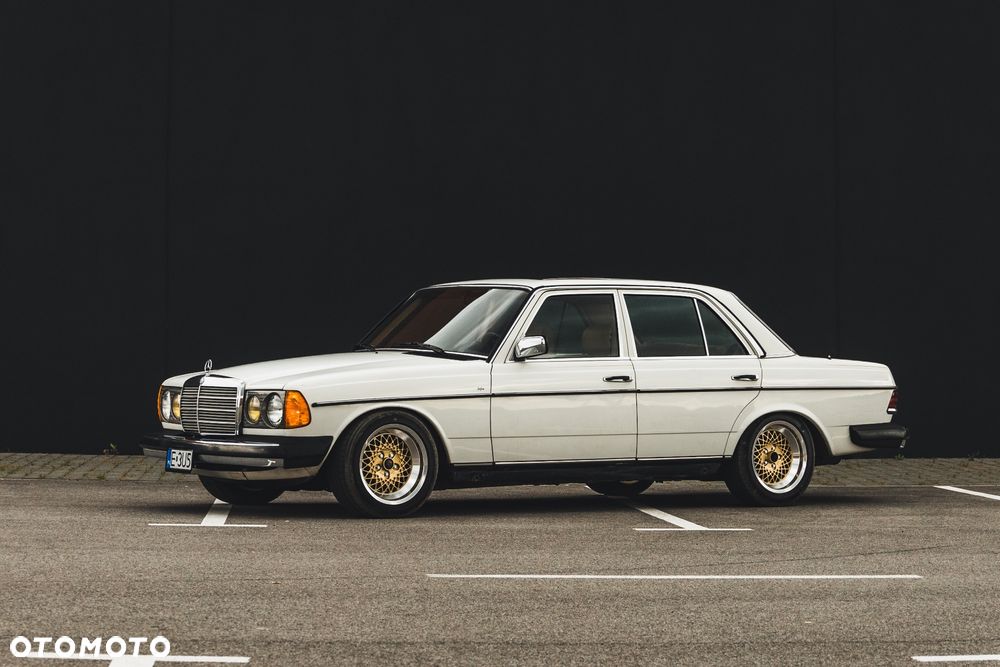Mercedes-Benz W123 - 1