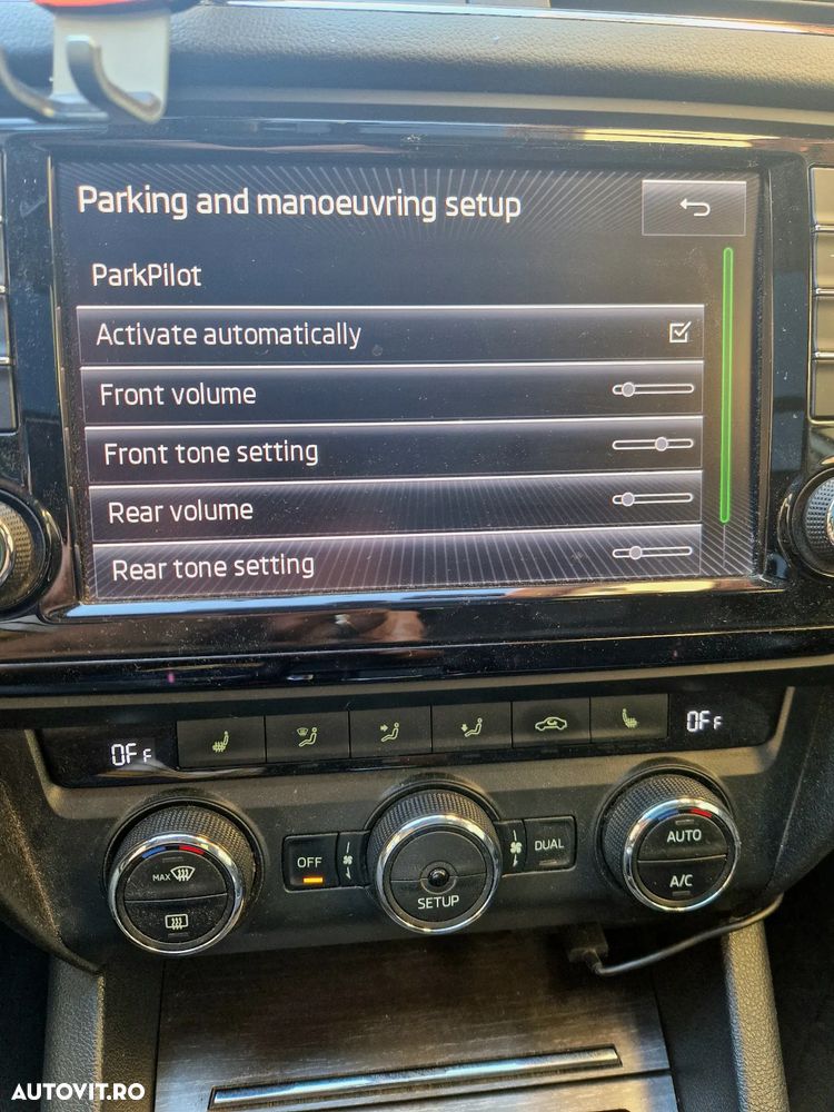Skoda Octavia Combi 2.0 TDI 4x4 DSG Scout - 20