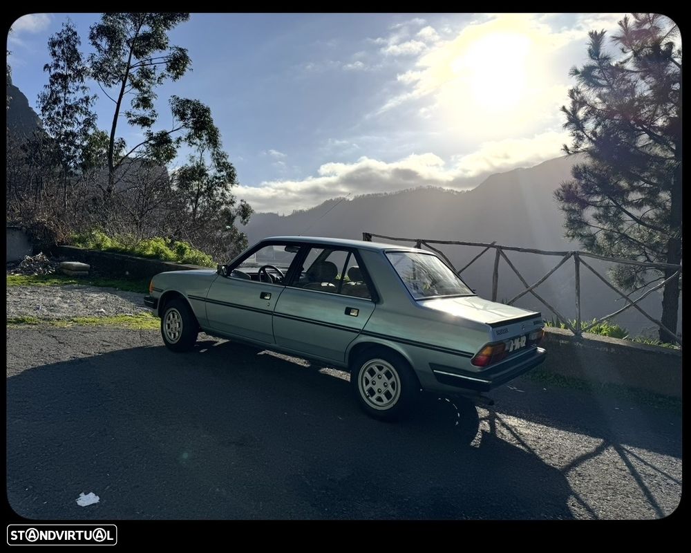 Peugeot 305 - 4