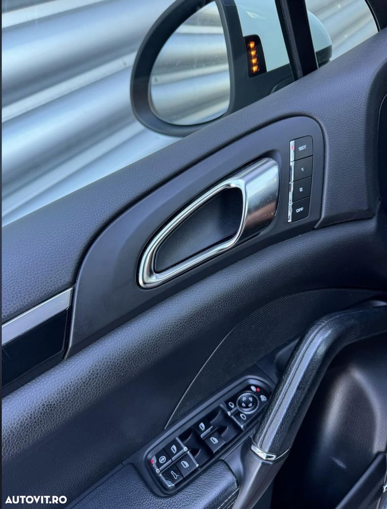 Porsche Cayenne - 10