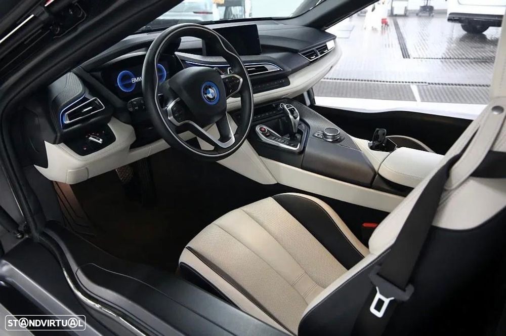 BMW i8 Roadster - 1