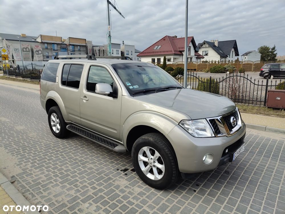 Nissan Pathfinder 2.5 DCi SE - 13