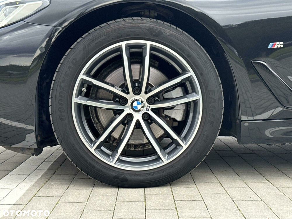 BMW Seria 5 520d M Sport - 4