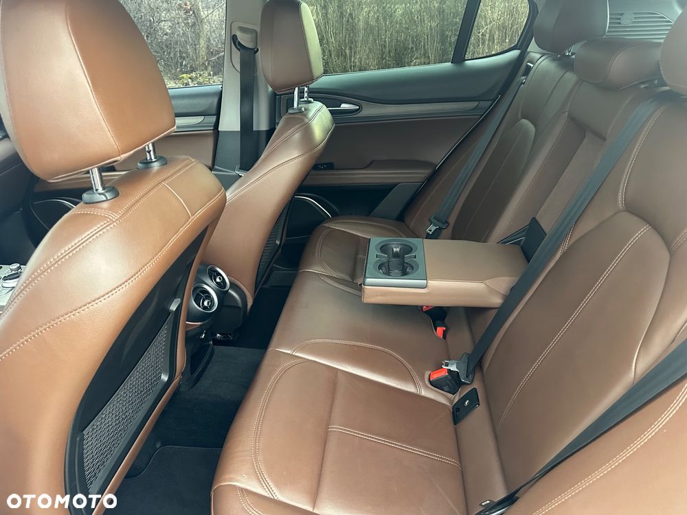 Alfa Romeo Stelvio 2.0 Turbo 16V AT8-Q4 B-Tech - 10