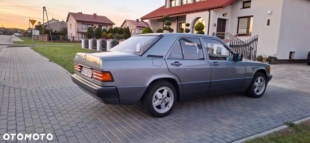 Mercedes-Benz W201 (190) - 2