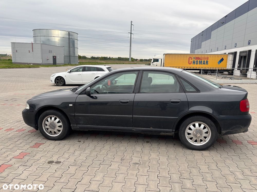 Audi A4 Limousine - 8