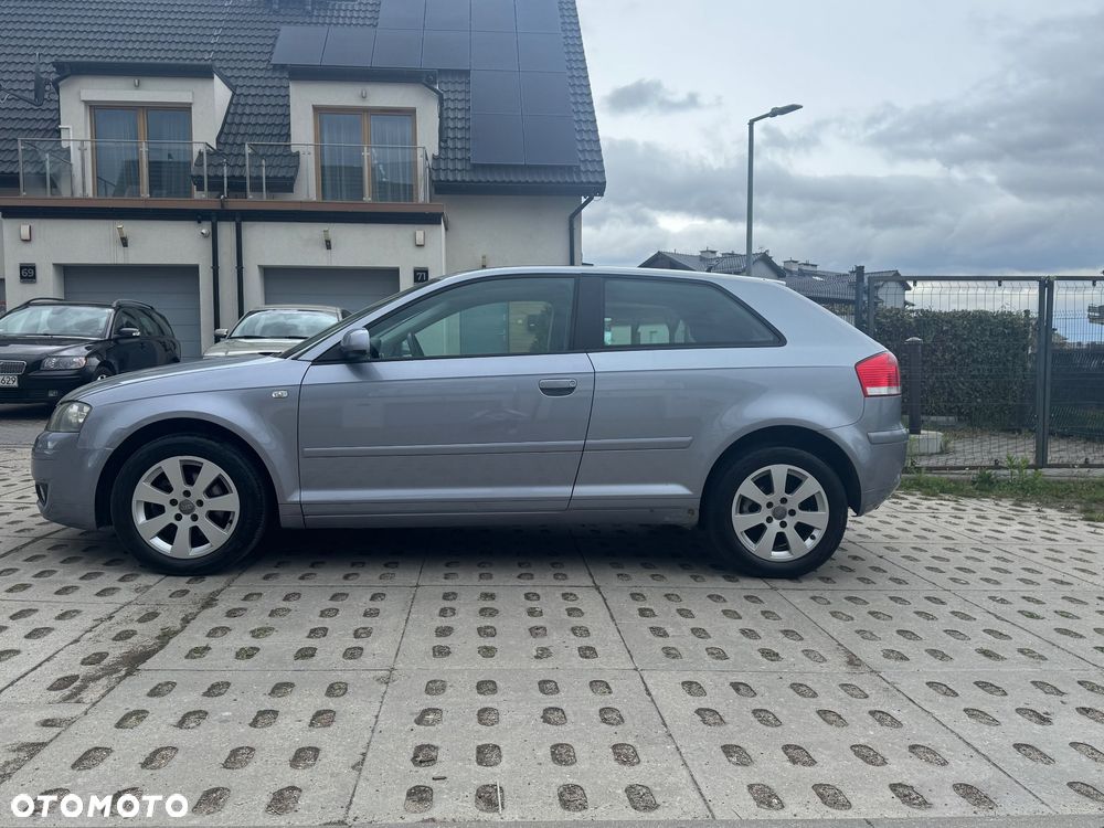 Audi A3 3-drzwiowe 1.6 FSI Attraction - 6