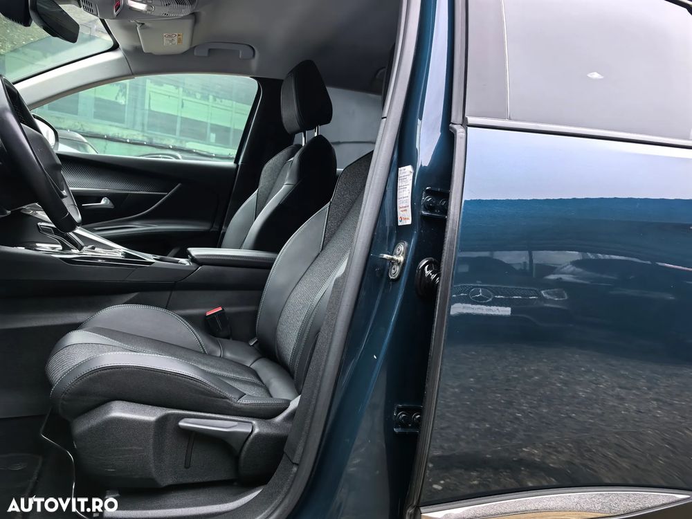 Peugeot 3008 Plug-In Hybrid 225 e-EAT8 Allure Pack - 14