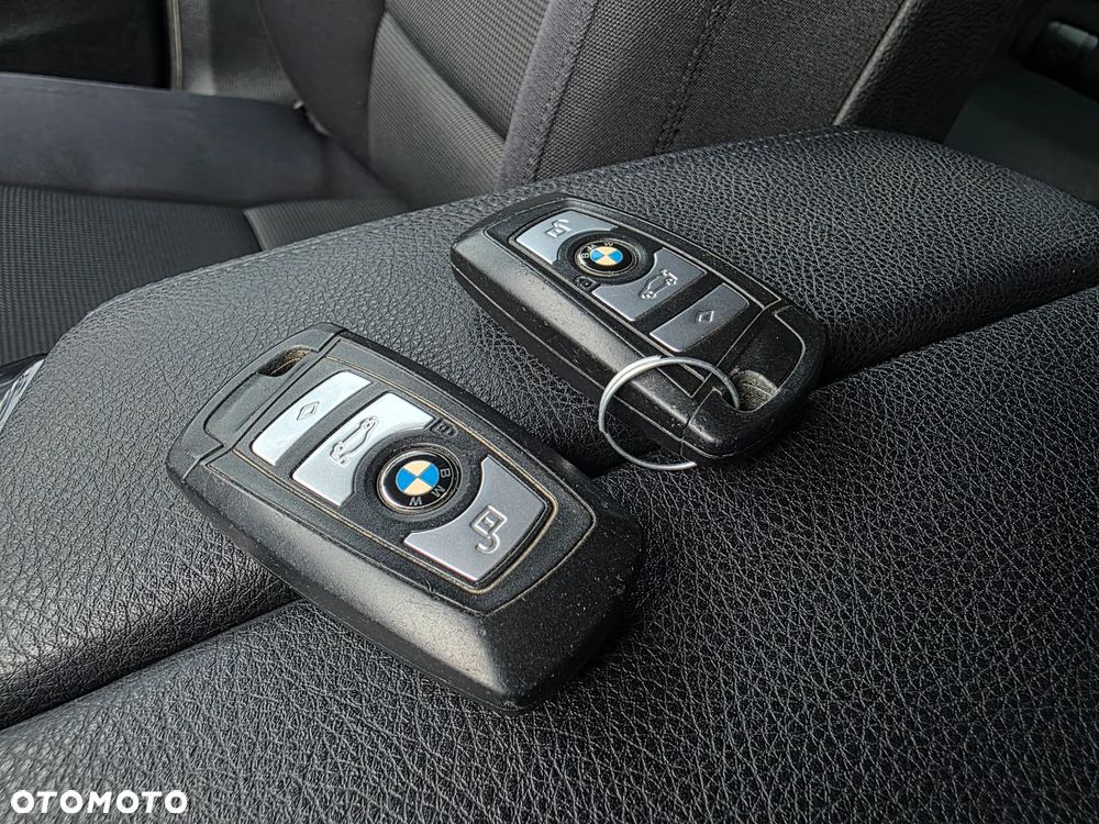BMW Seria 5 525d xDrive Luxury Line - 31
