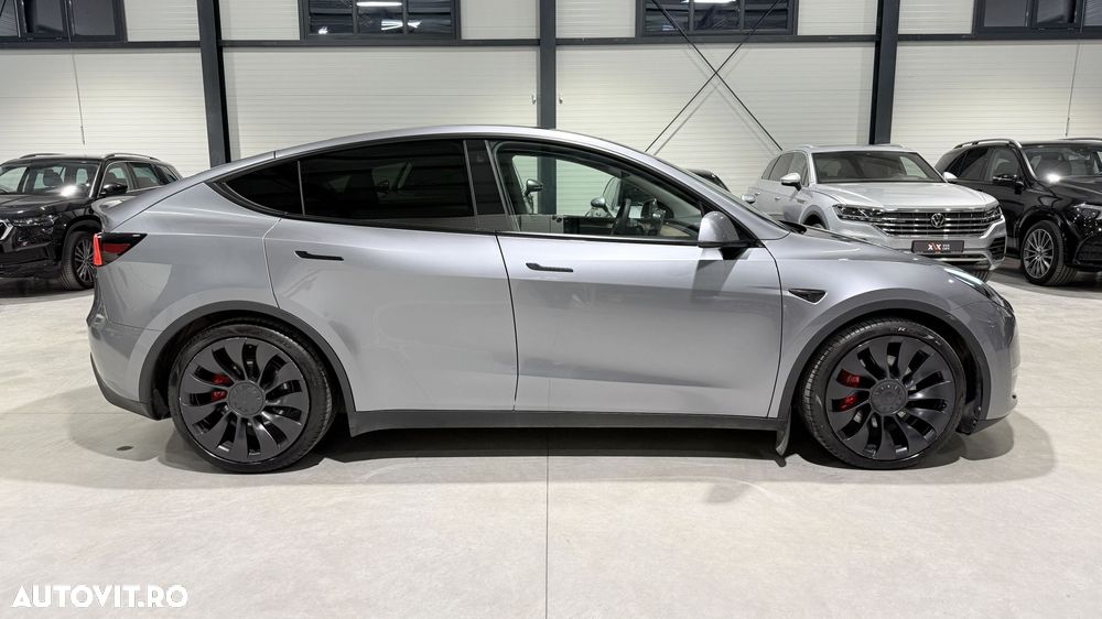 Tesla Model Y Performance Dual Motor AWD - 16